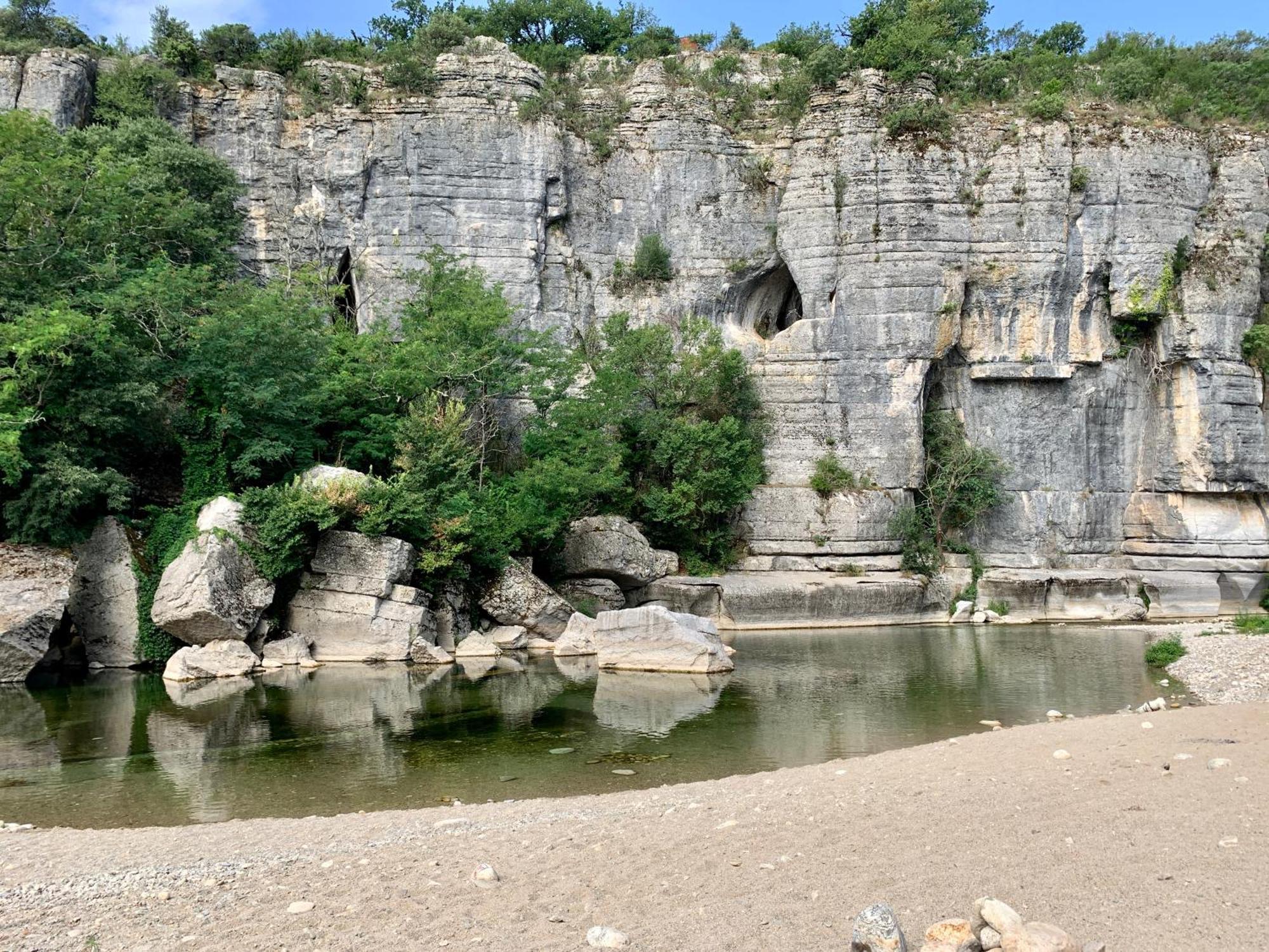 Cevennes Bessegeoises Apartment Besseges Bagian luar foto